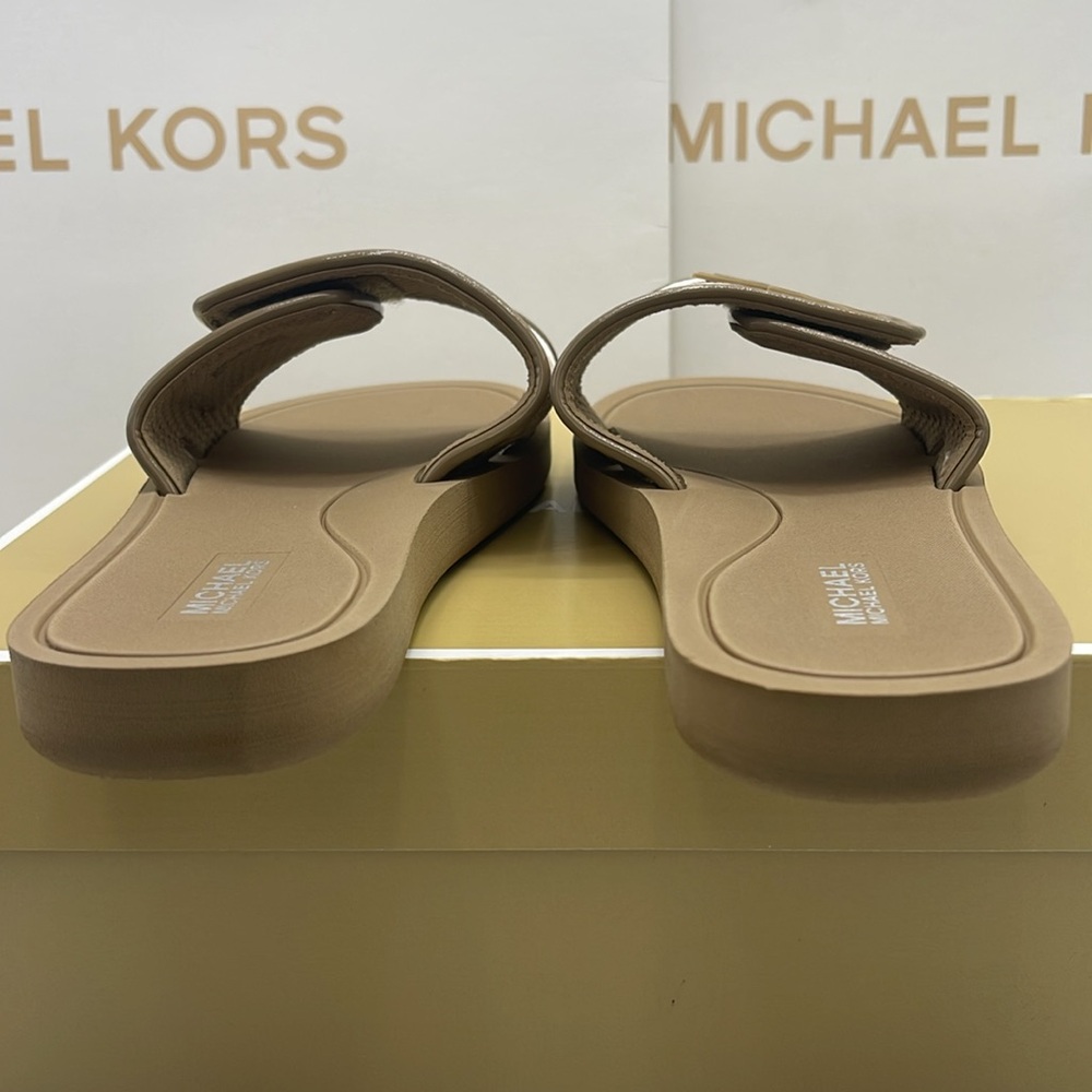 Michael Kors Slide Logo Sandals Palmer Ombré Signature
Husk
NWT - Picture 15 of 16